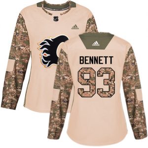 Dame NHL Calgary Flames Trøje 93 Sam Bennett Authentic Camo Adidas Veterans Day Practice